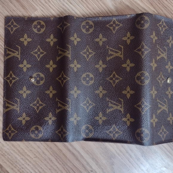 Louis Vuitton Wallet - Picture 8 of 10